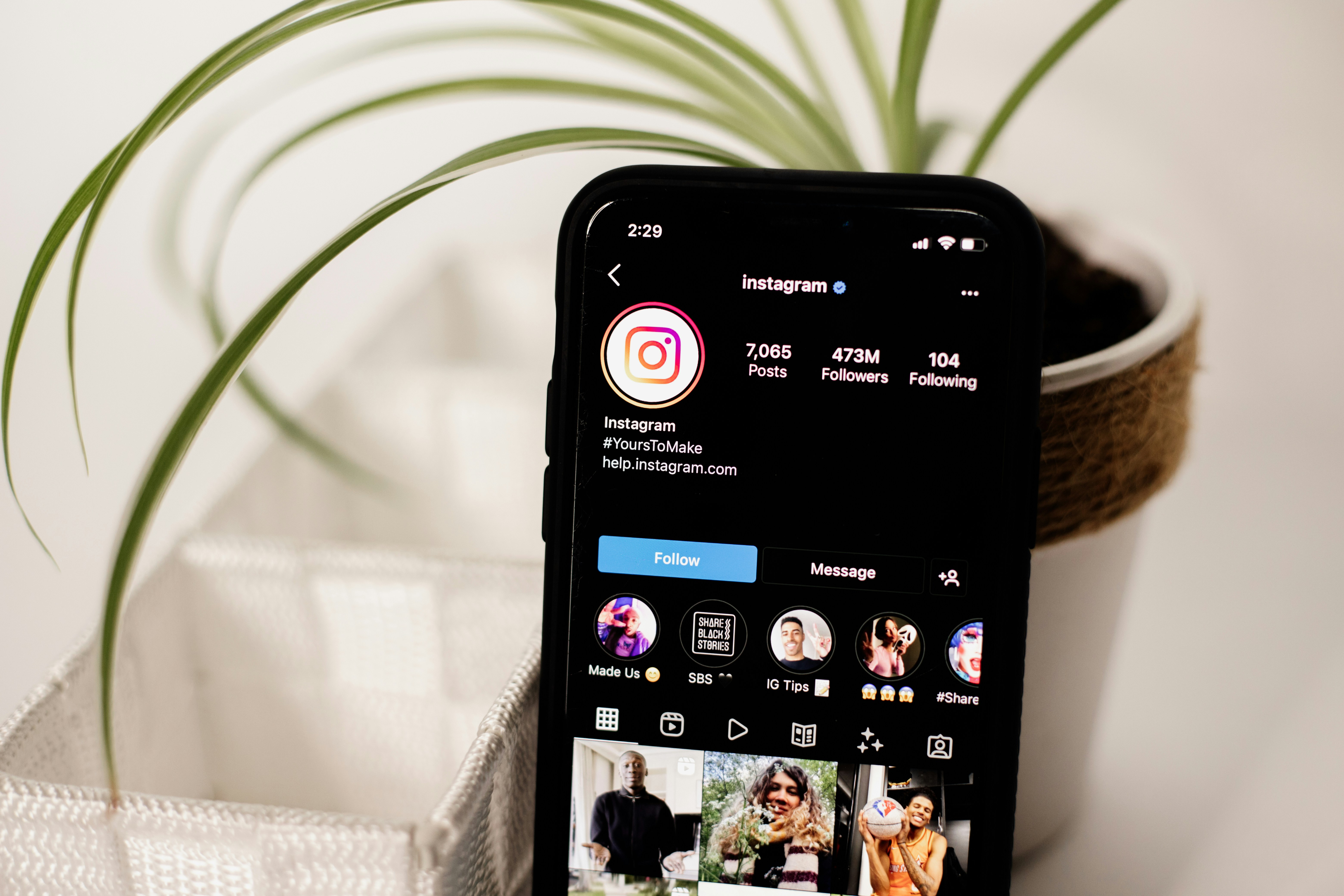 Guide to optimising an Instagram profile bio, Name field and Highlights
